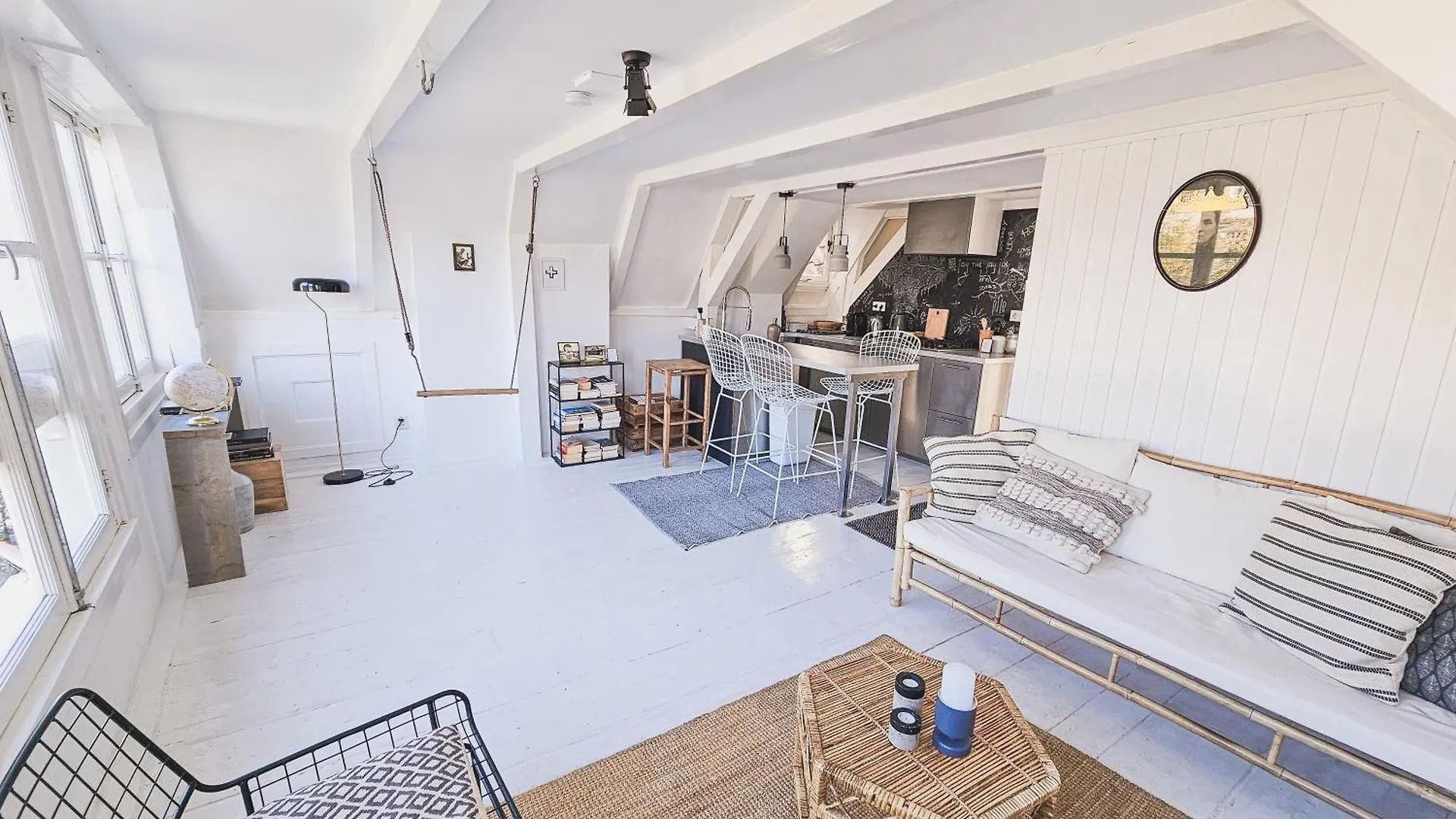 Two Bedroom Apartment In Historic Canalhouse From 1618 - City Centre Amsterdam