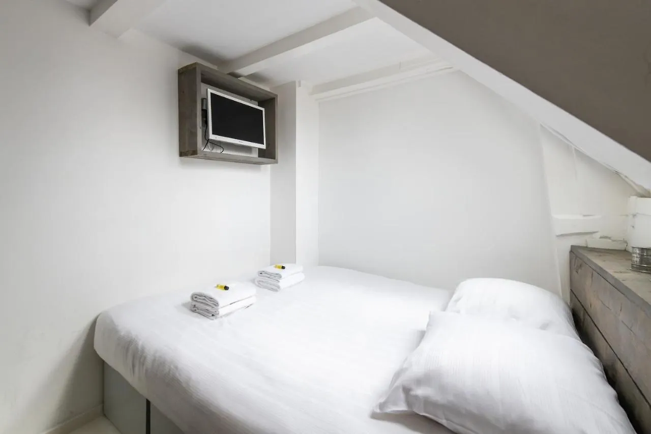Two Bedroom Apartment In Historic Canalhouse From 1618 - City Centre Amsterdam