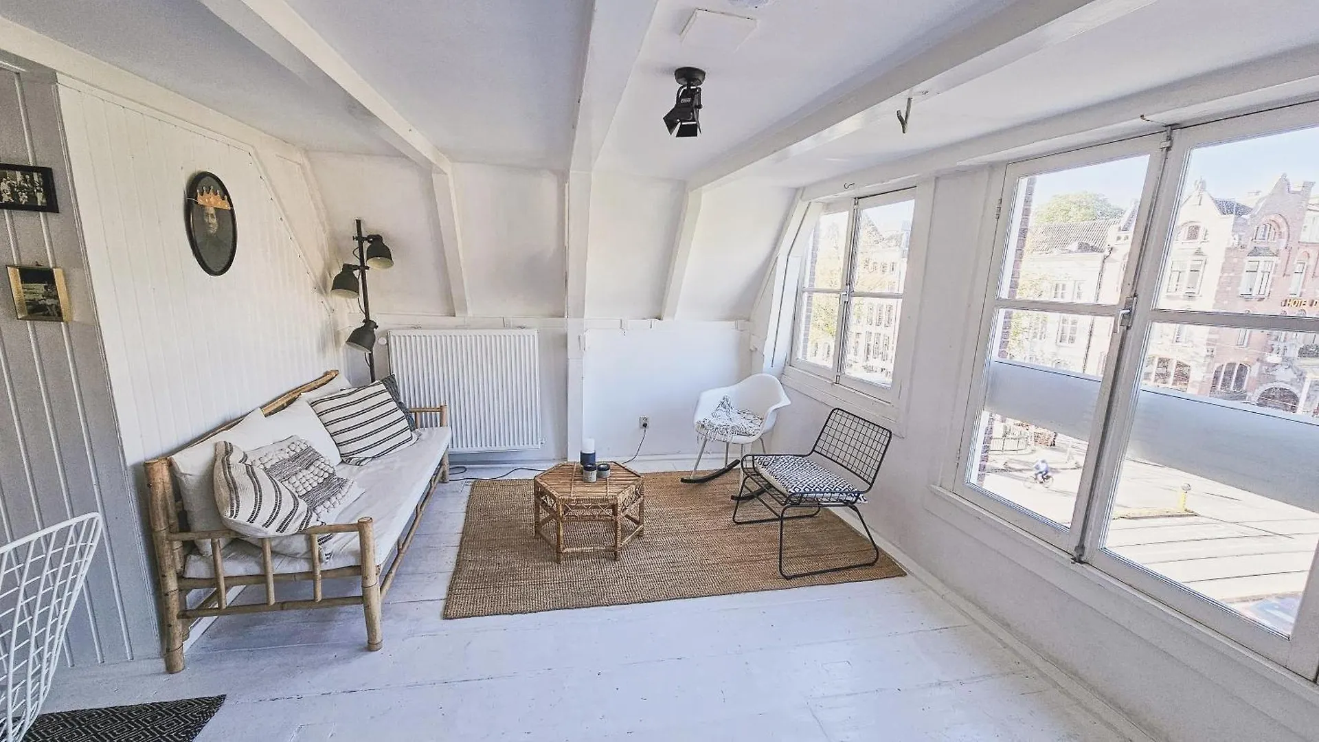 Two Bedroom Apartment In Historic Canalhouse From 1618 - City Centre Amsterdam Bed & Breakfast