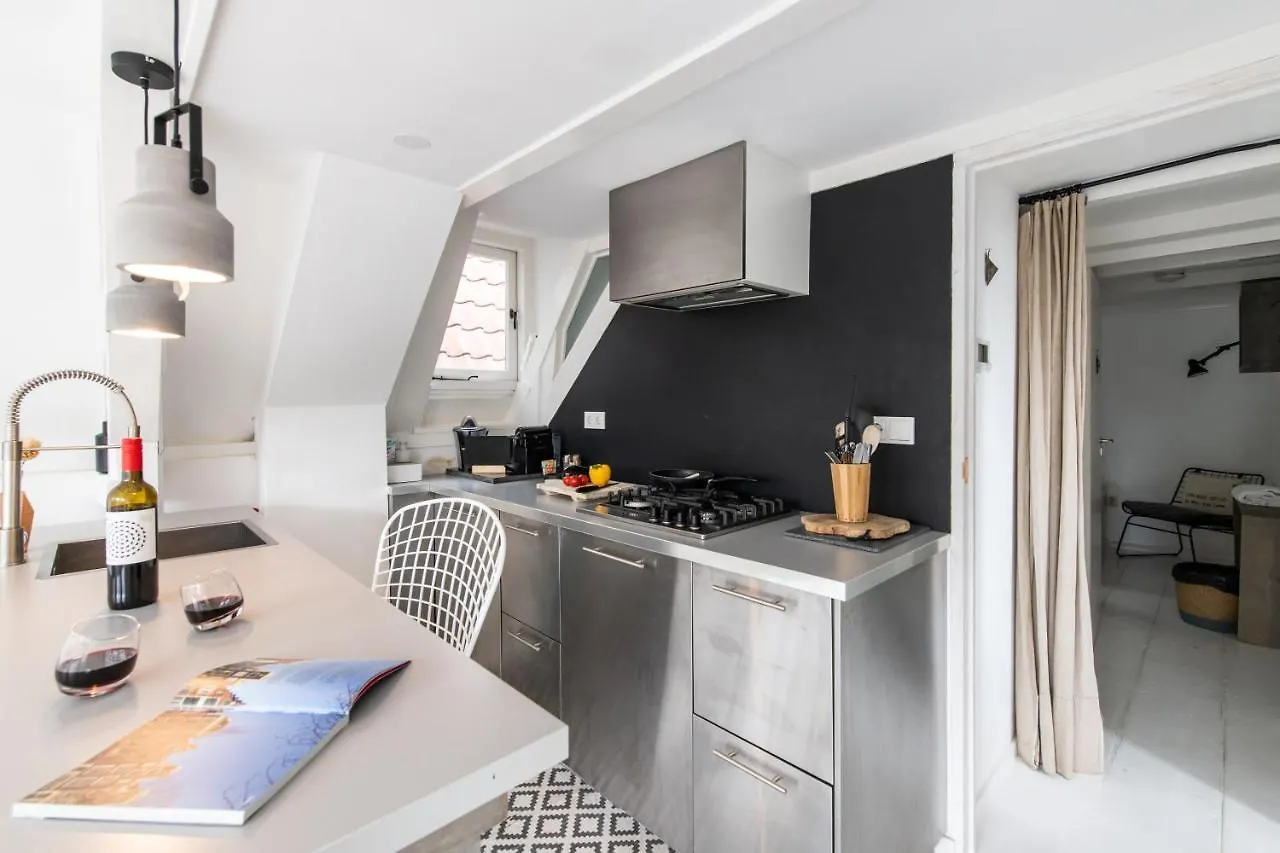Couette-café Two Bedroom Apartment In Historic Canalhouse From 1618 - City Centre Amsterdam