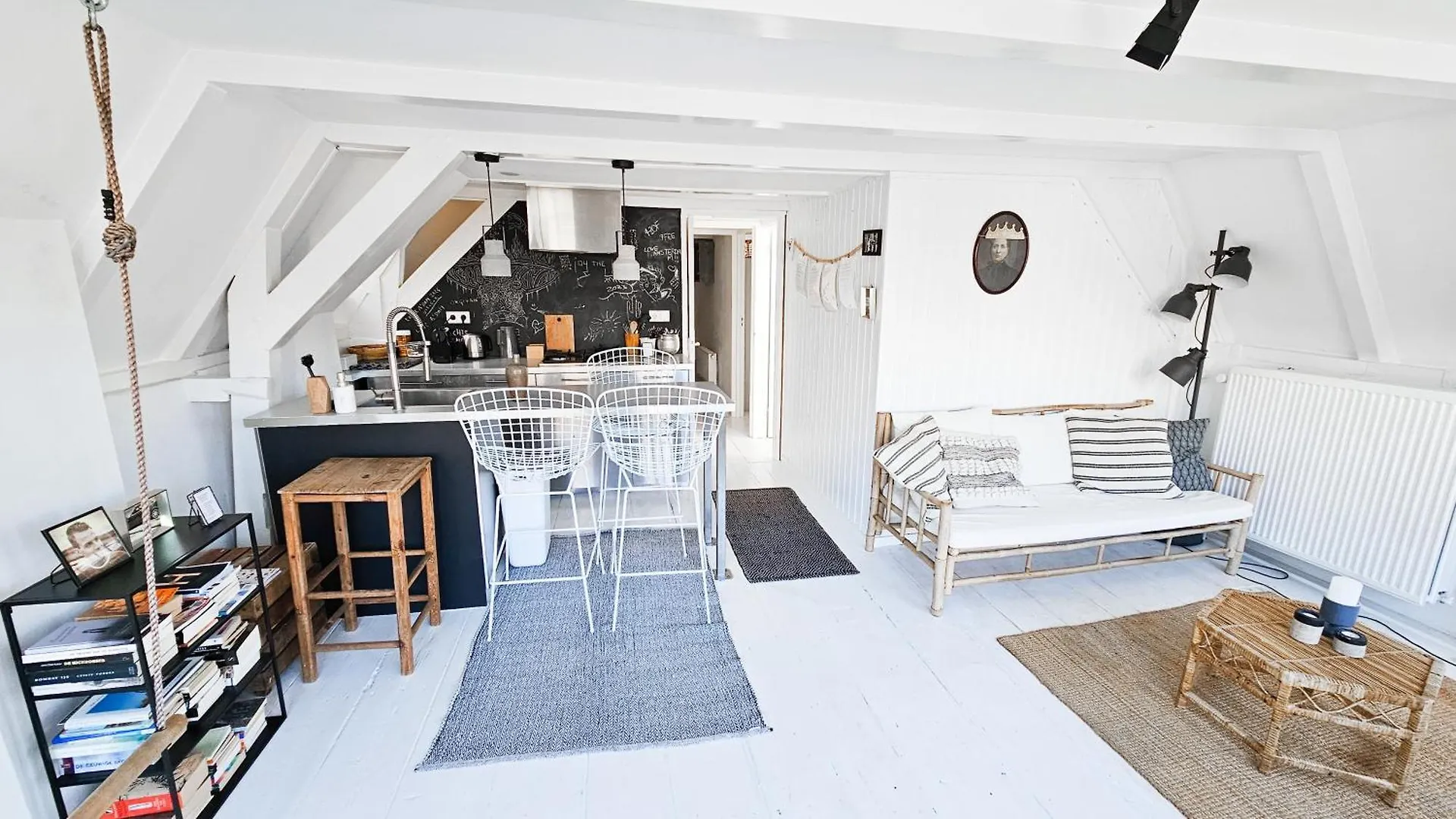 Couette-café Two Bedroom Apartment In Historic Canalhouse From 1618 - City Centre Amsterdam