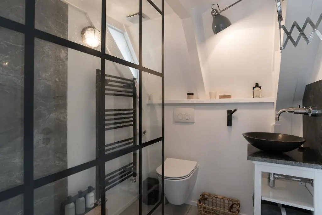 Two Bedroom Apartment In Historic Canalhouse From 1618 - City Centre Amsterdam Couette-café