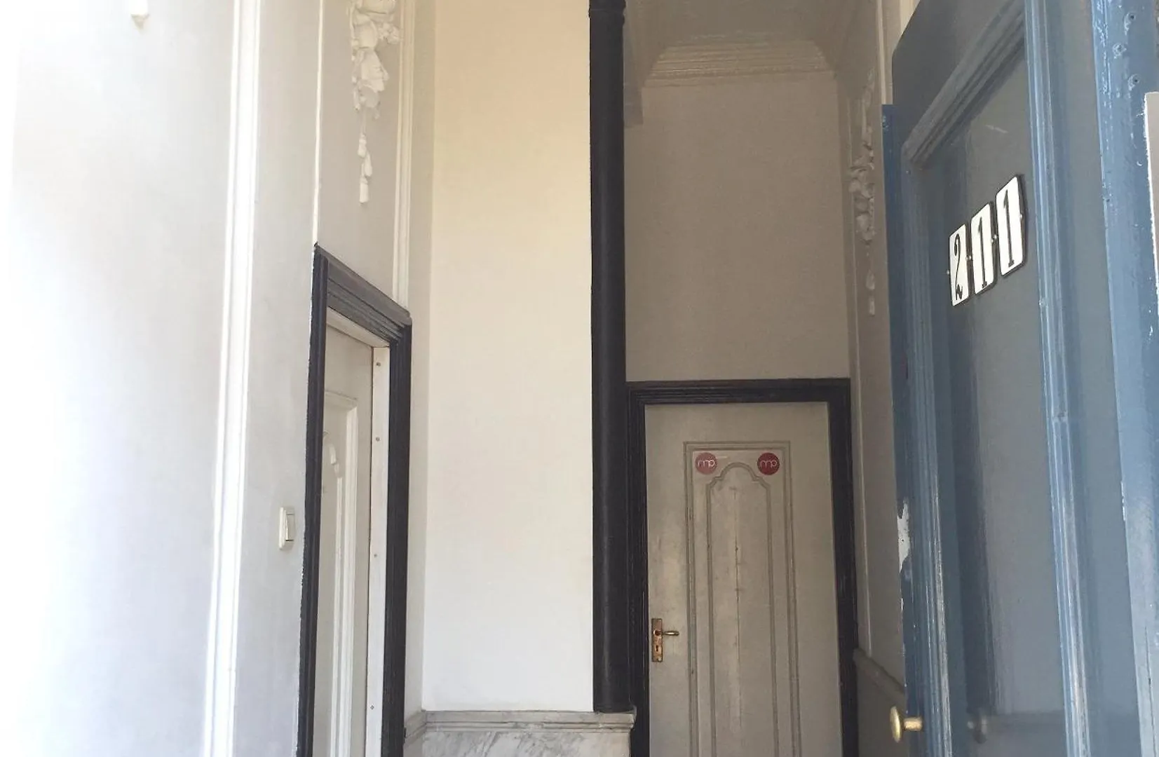 Two Bedroom Apartment In Historic Canalhouse From 1618 - City Centre Amsterdam 2*,